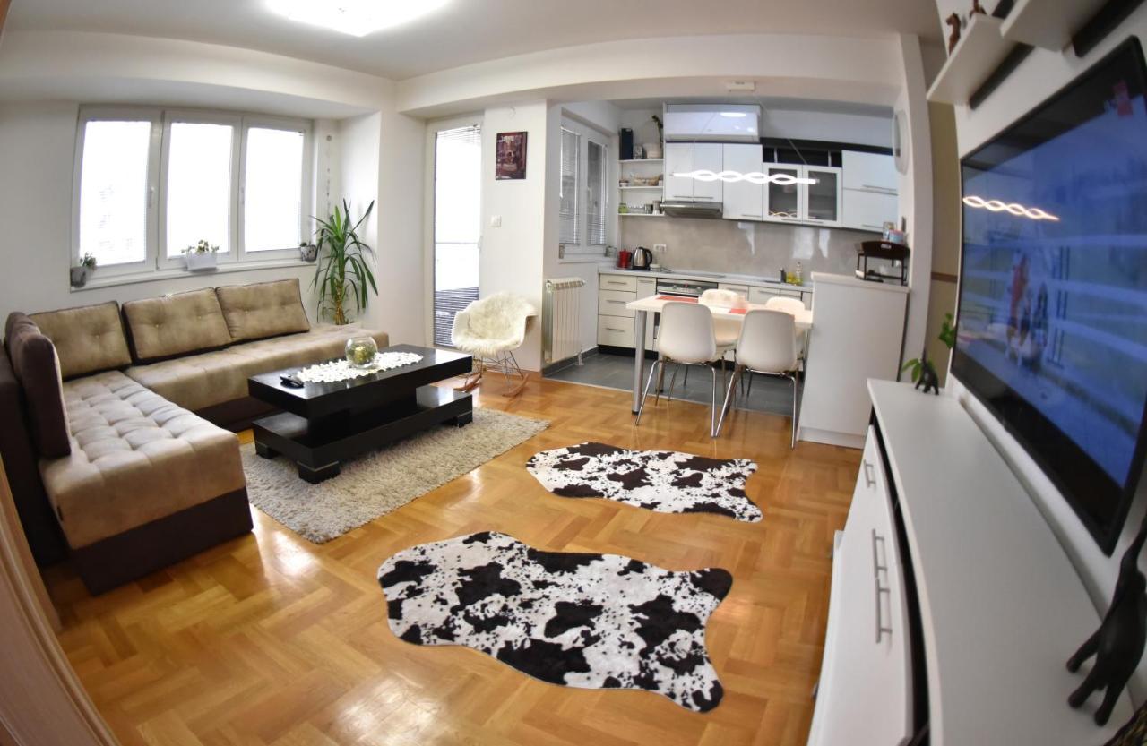 דירות סקופיה Modern & Cozy מראה חיצוני תמונה
