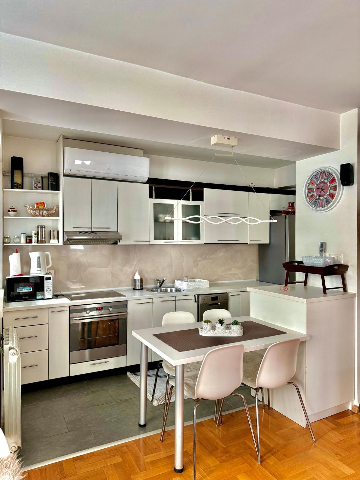 דירות סקופיה Modern & Cozy מראה חיצוני תמונה